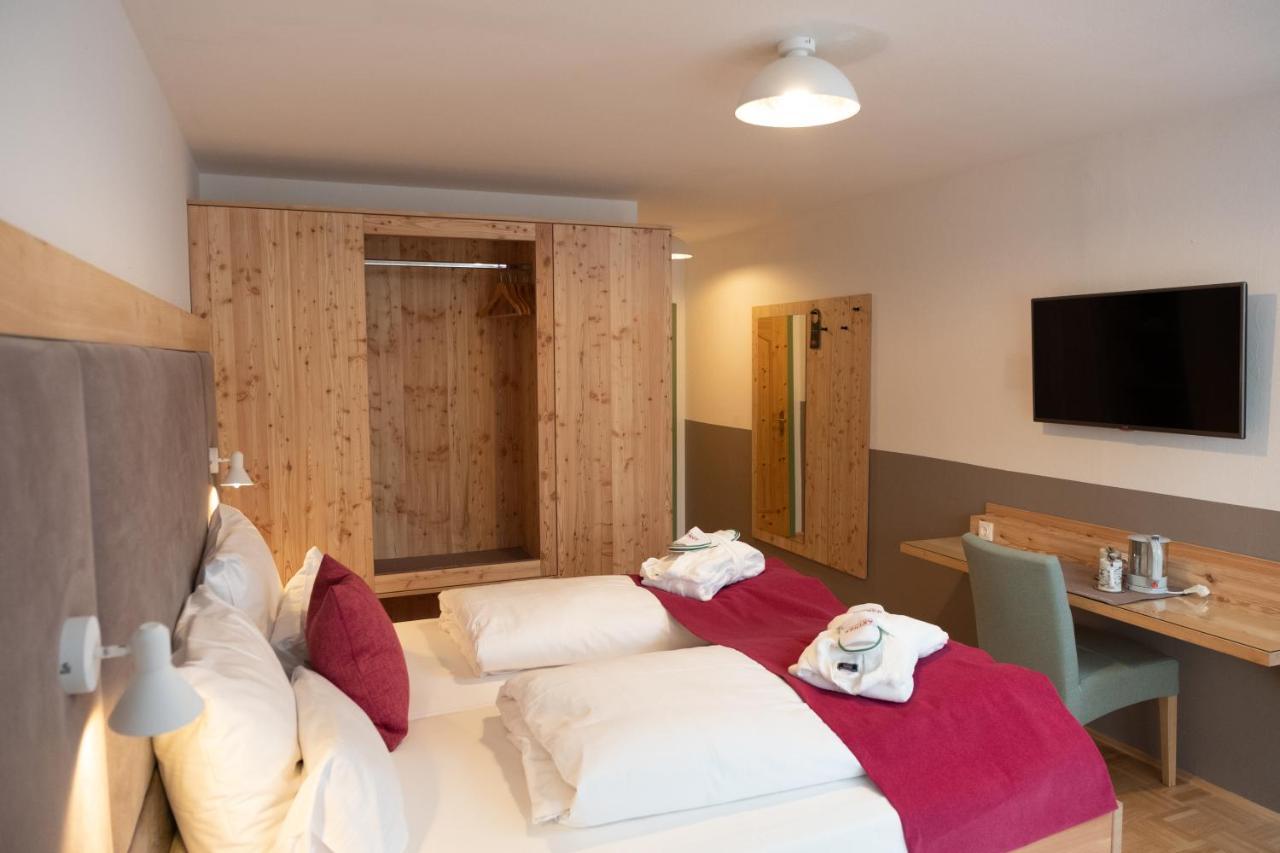 Santner, Hotel Eugendorf Exteriör bild
