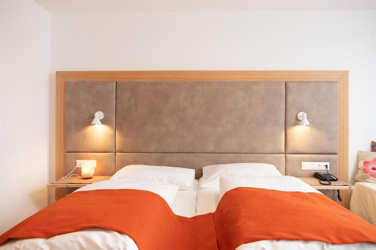 Santner, Hotel Eugendorf Exteriör bild