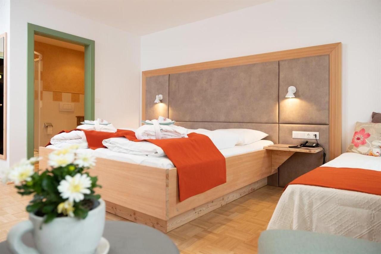Santner, Hotel Eugendorf Exteriör bild