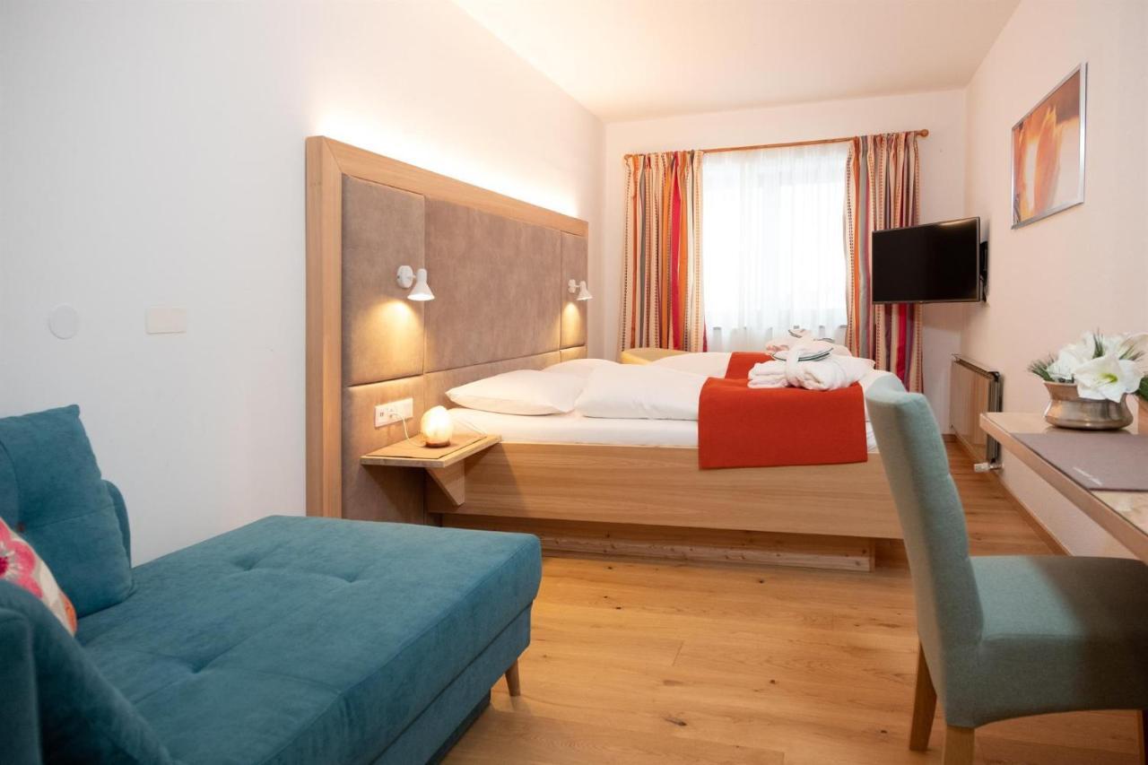 Santner, Hotel Eugendorf Exteriör bild