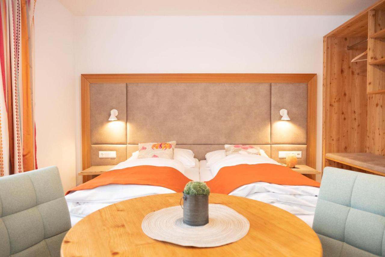Santner, Hotel Eugendorf Exteriör bild