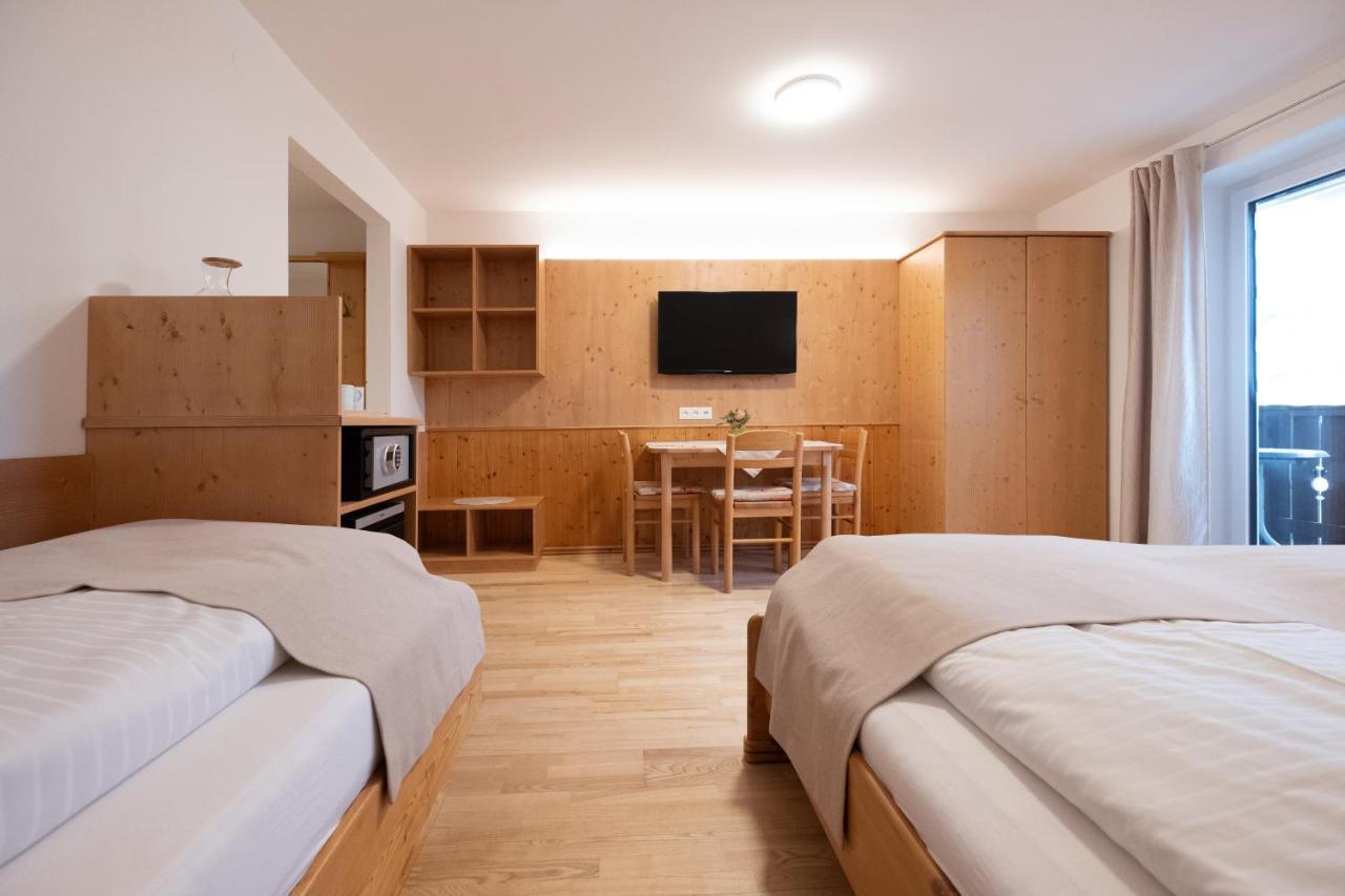 Santner, Hotel Eugendorf Exteriör bild