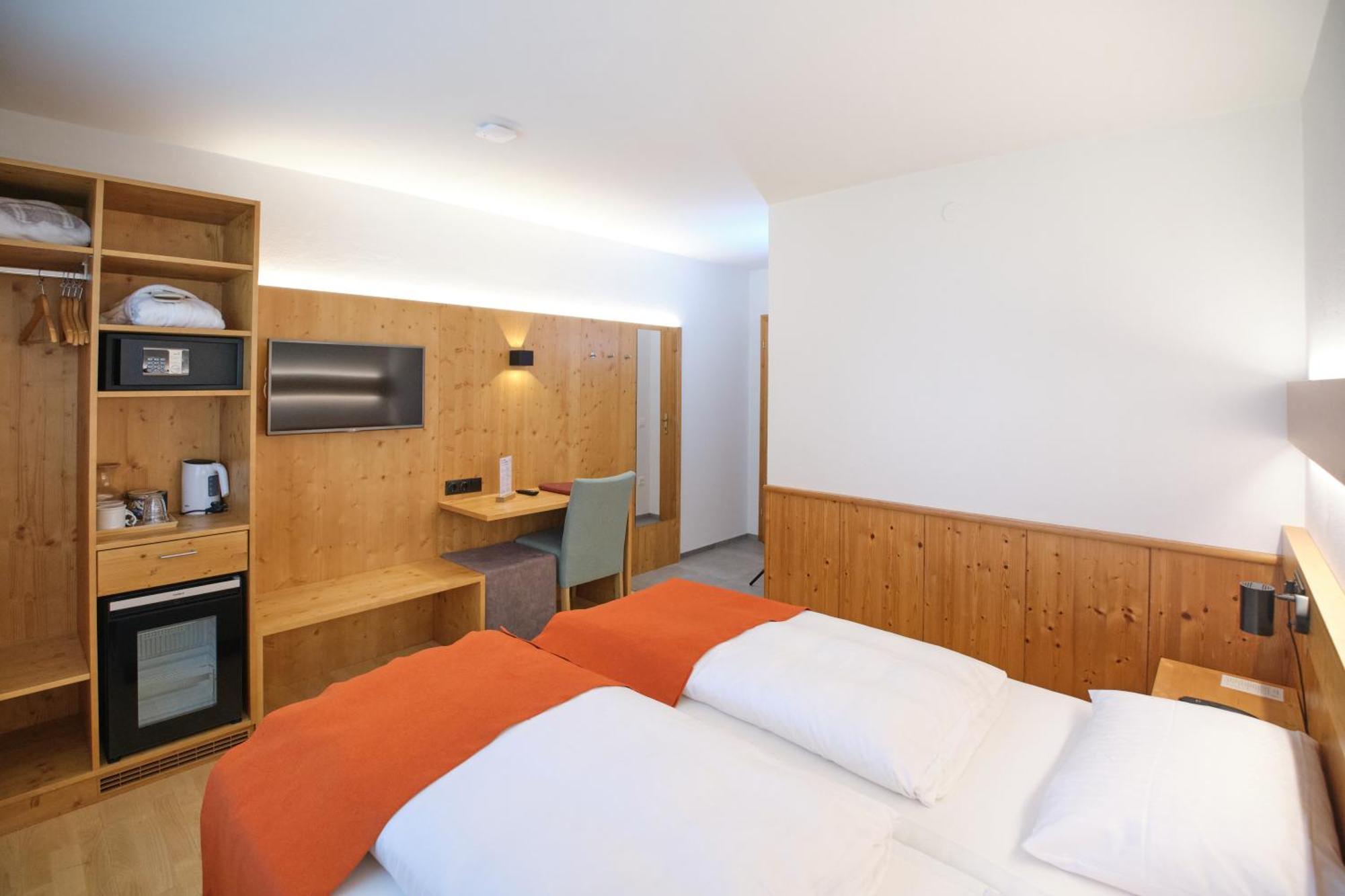 Santner, Hotel Eugendorf Exteriör bild