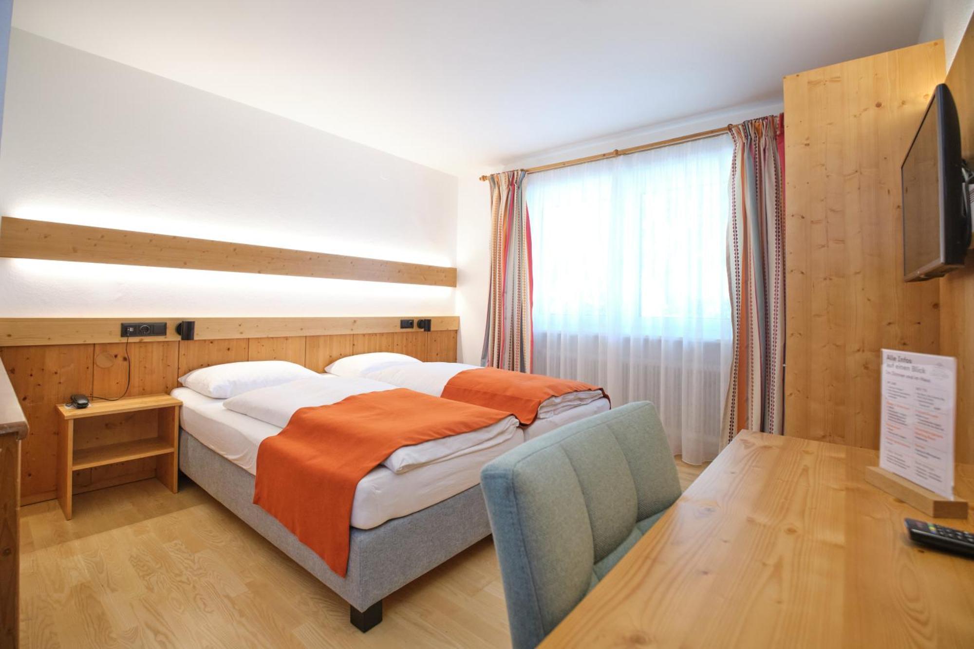 Santner, Hotel Eugendorf Exteriör bild