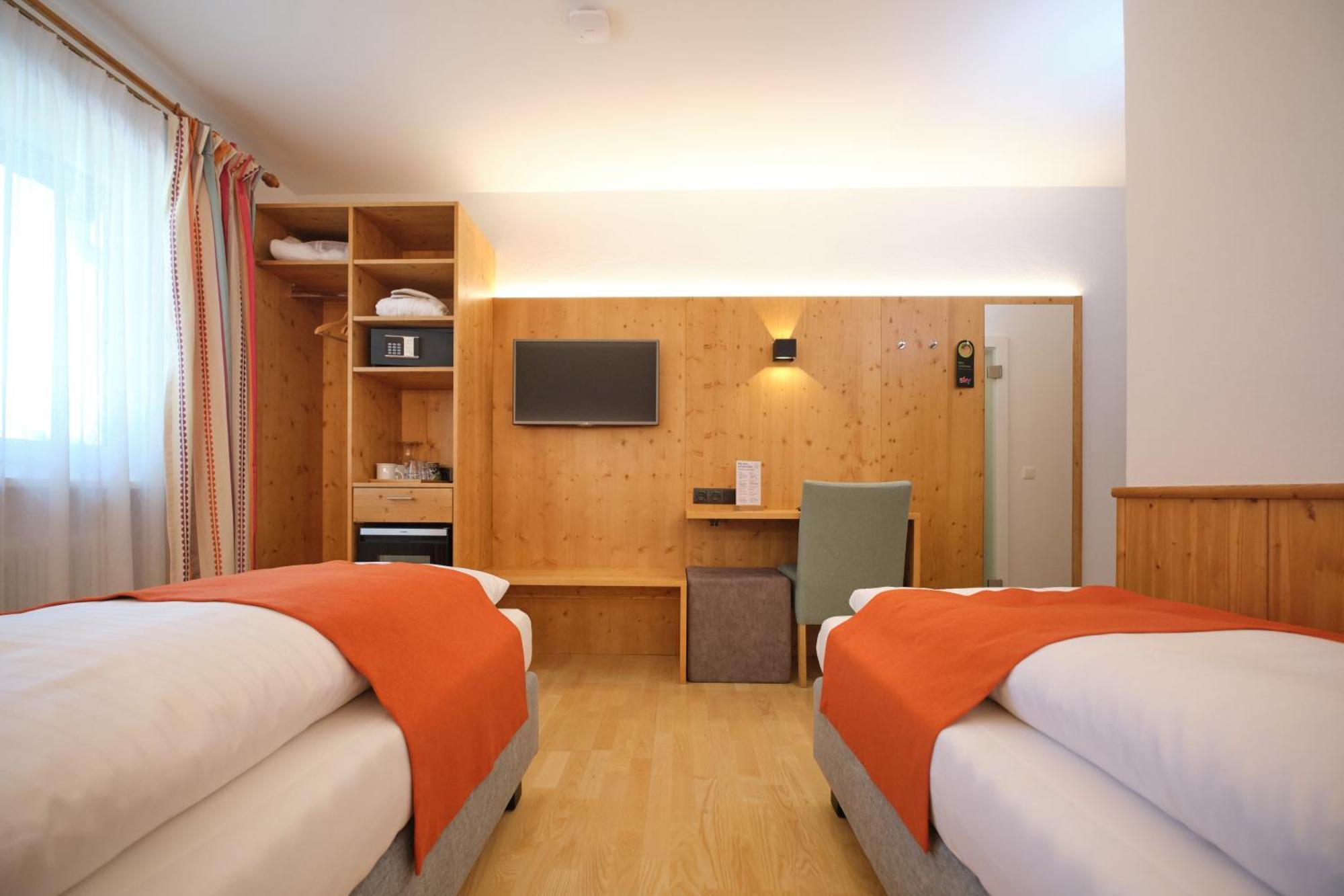 Santner, Hotel Eugendorf Exteriör bild