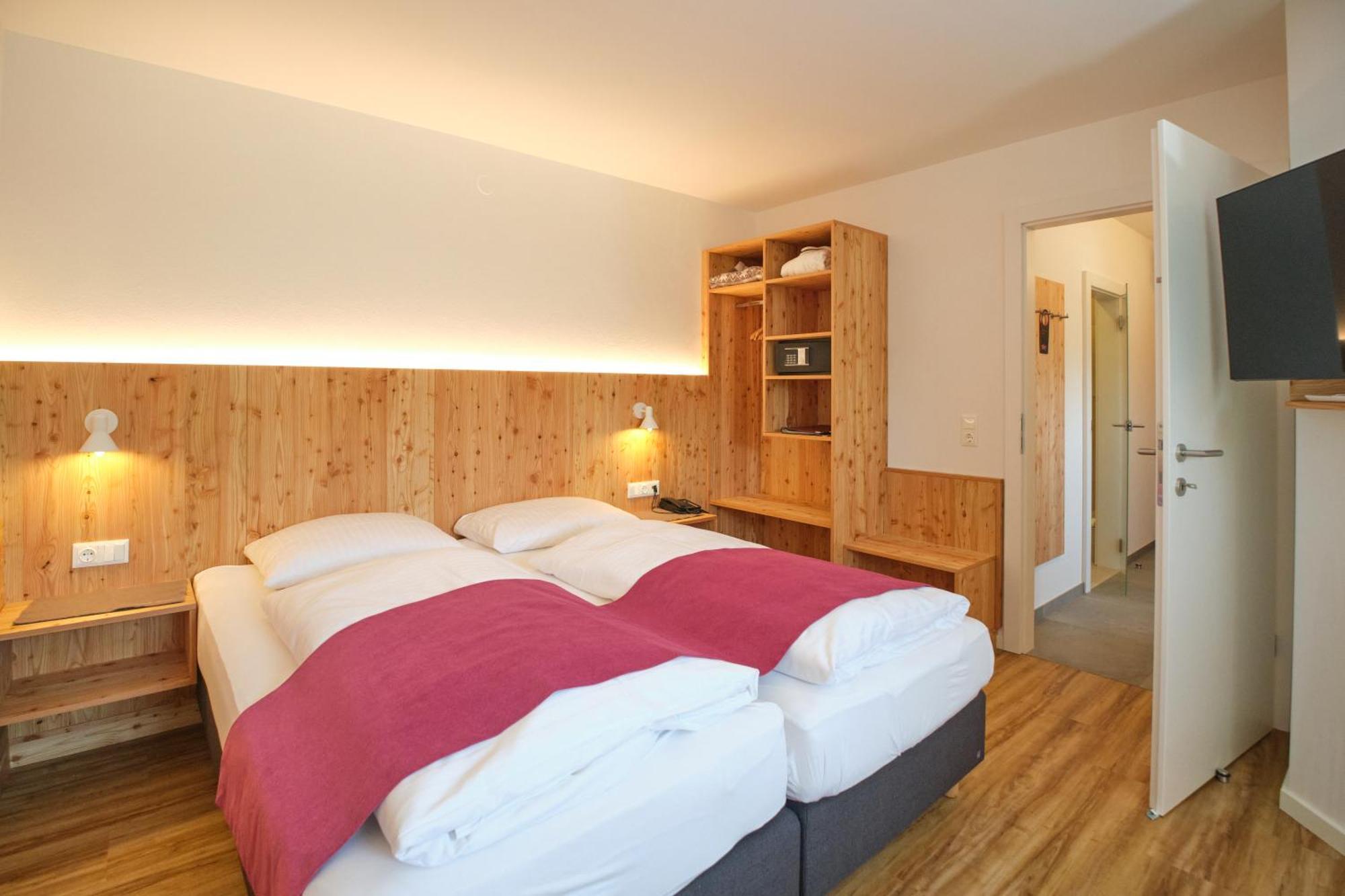 Santner, Hotel Eugendorf Exteriör bild