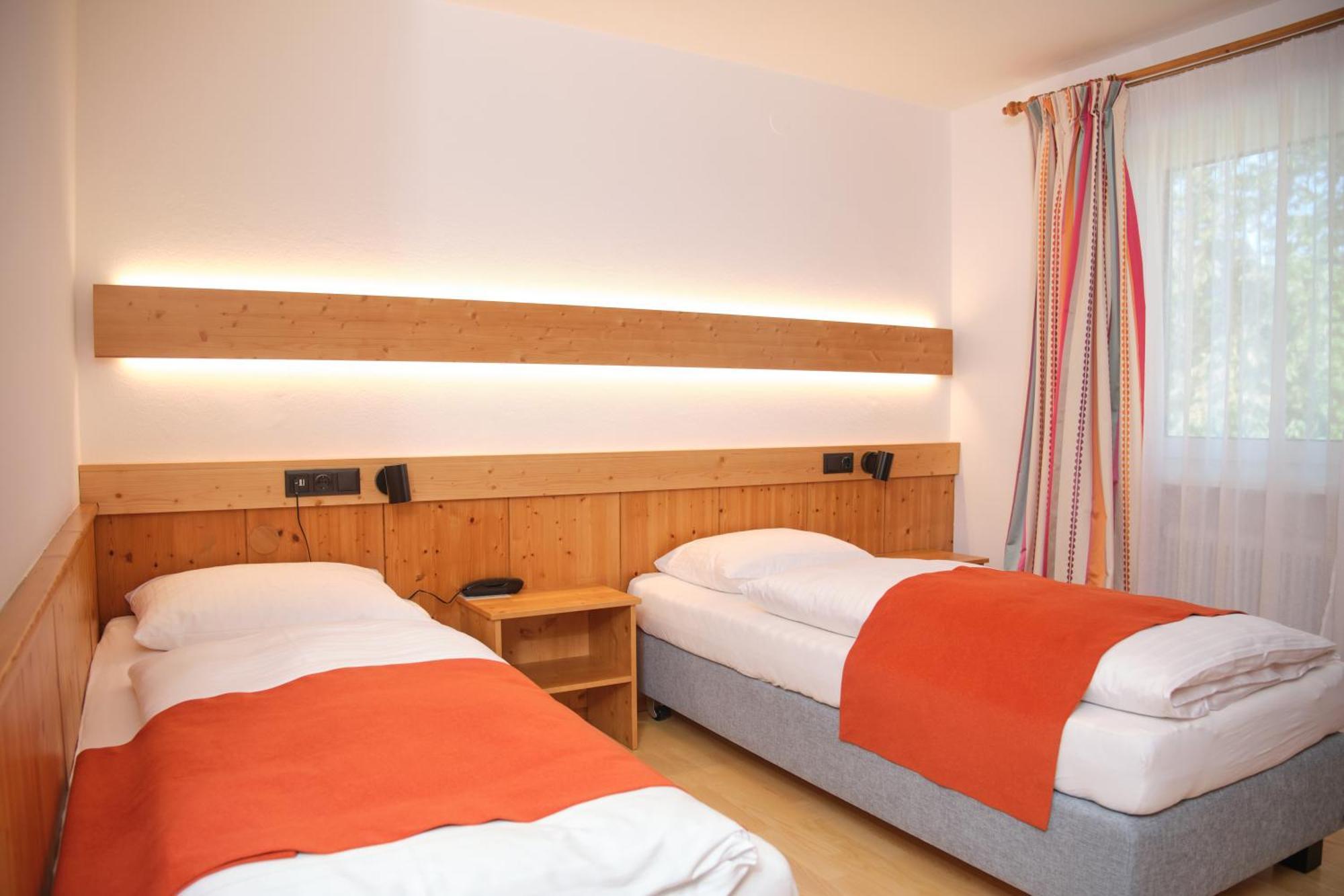 Santner, Hotel Eugendorf Exteriör bild