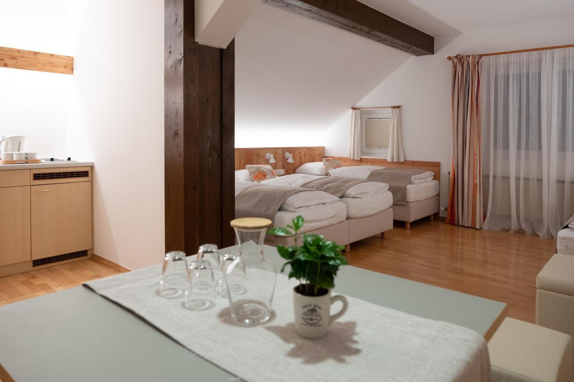 Santner, Hotel Eugendorf Exteriör bild